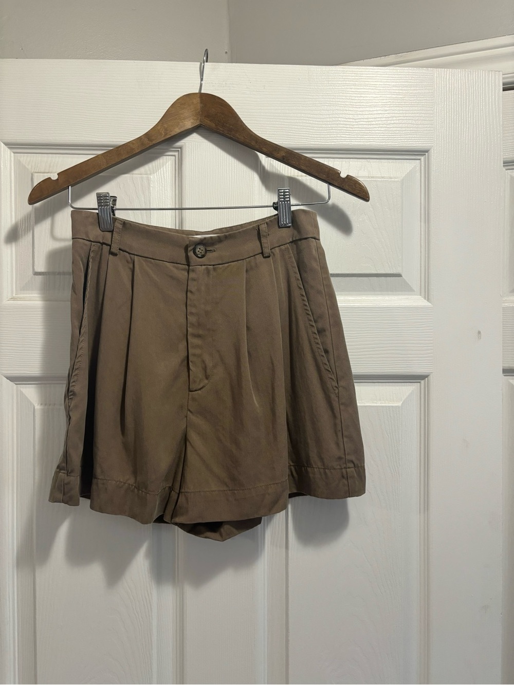 Reformation Mason Shorts in Brown Size 2